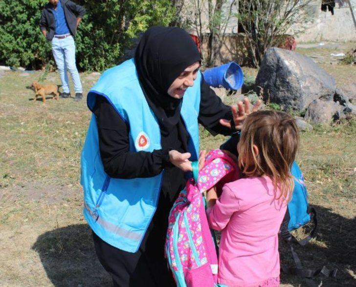 Kars'ta ihtiyaç sahibi 200 öğrenciye kırtasiye malzemesi desteği sağlandı G2