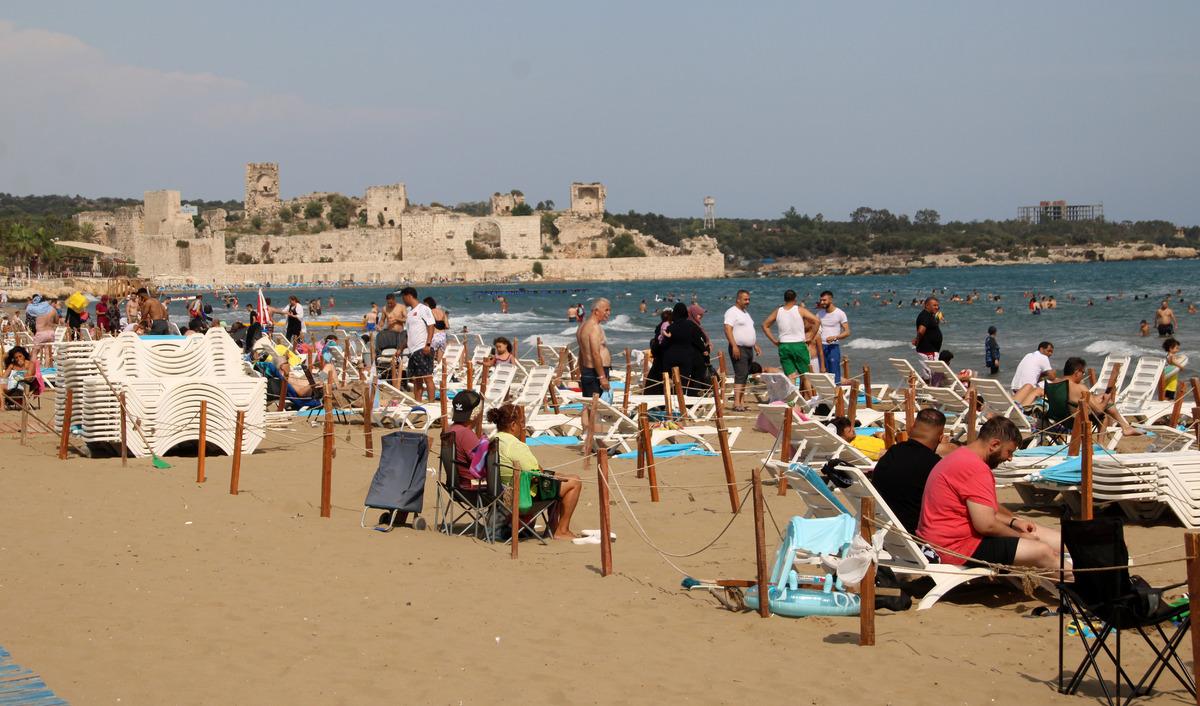 Mersin'deki Kızkalesi'nde turizm hareketliliği s&uuml;r&uuml;yor