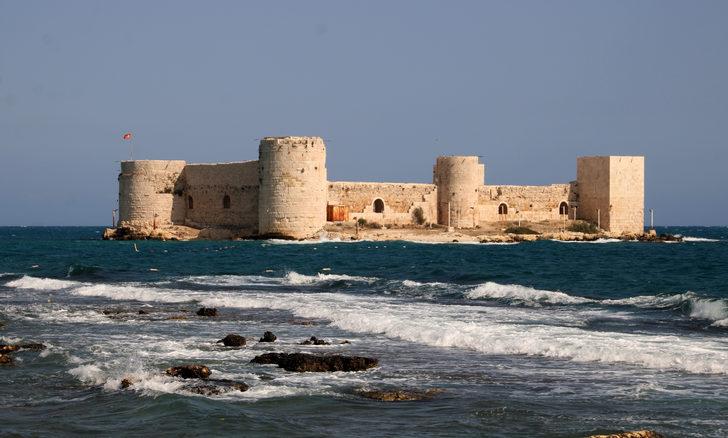 Mersin'deki Kızkalesi'nde turizm hareketliliği sürüyor G4