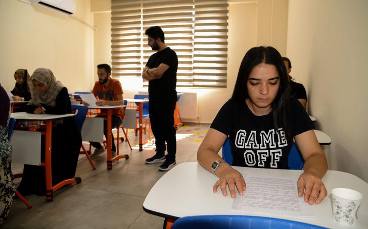 Diyarbakırlı gençlere sunuculuk ve spikerlik eğitimi G2