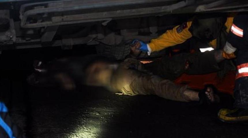 İstanbulda Kaza Otob&uuml;s Metrelerce S&uuml;r&uuml;kledi Feci Şekilde Hayatını Kaybetti!