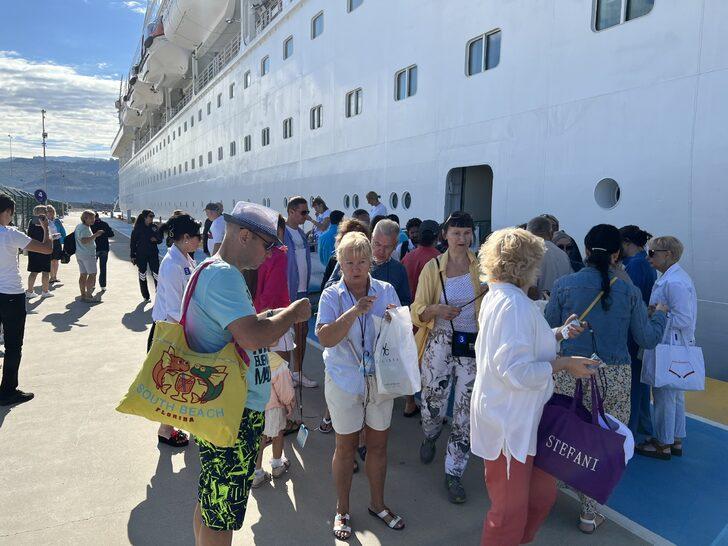 "Astoria Grande" kruvaziyeri 779 yolcusuyla ikinci kez Amasra'ya geldi G5