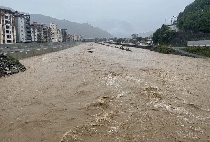 Artvin'de sağanak su baskınlarına neden oldu G1