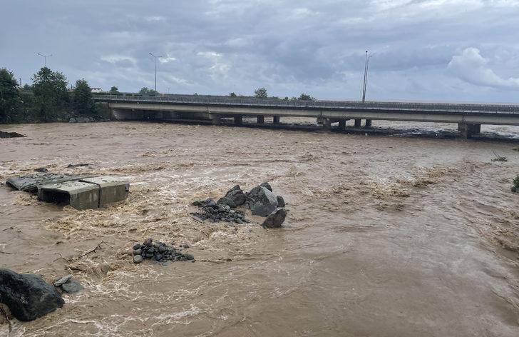 Artvin'de sağanak su baskınlarına neden oldu G2