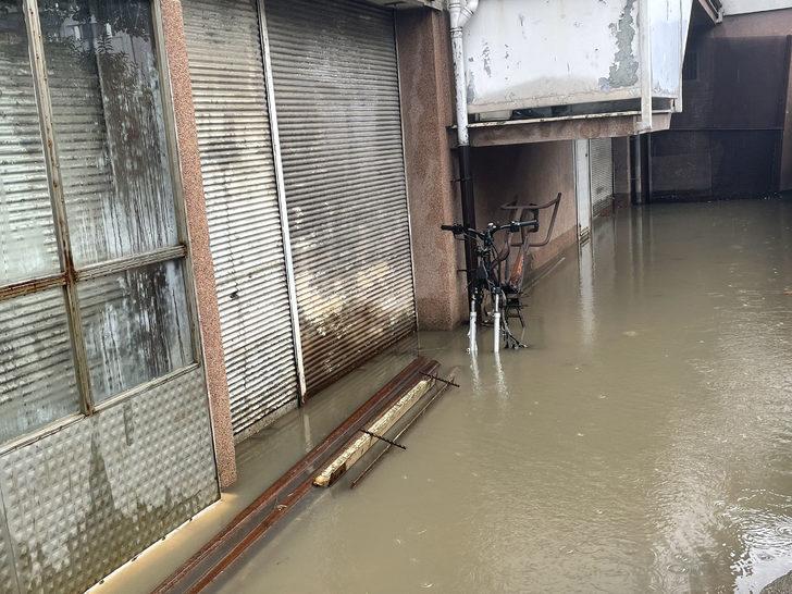 Artvin'de sağanak su baskınlarına neden oldu G3