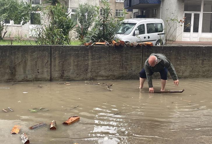 Artvin'de sağanak su baskınlarına neden oldu G4