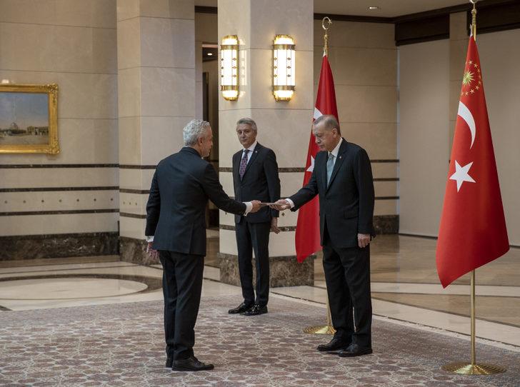 KKTC Büyükelçisi Korukoğlu, Cumhurbaşkanı Erdoğan'a güven mektubu sundu G3