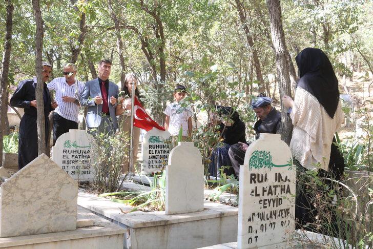 Hakkari'de PKK'lı teröristlerce katledilen Ahmet Budak, mezarı başında anıldı G2