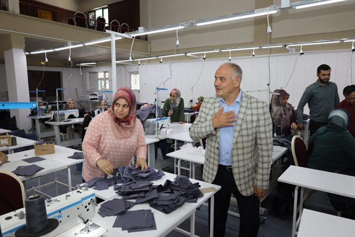 Kayseri'de atölyeye dönüştürülen düğün salonu kadınlara iş kapısı oldu G1