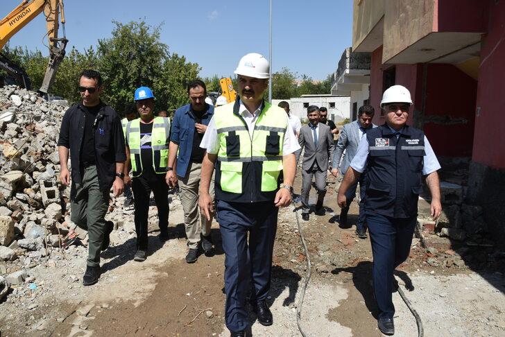 Batman'da "İluh Deresi Kentsel Dönüşüm ve Islah Projesi"nde yıkım çalışması sürüyor G4