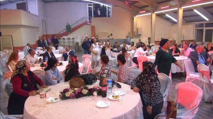 Zonguldak'ta gelin ve damada tiyatrocu arkadaşlarından "gösteri" şakası G3