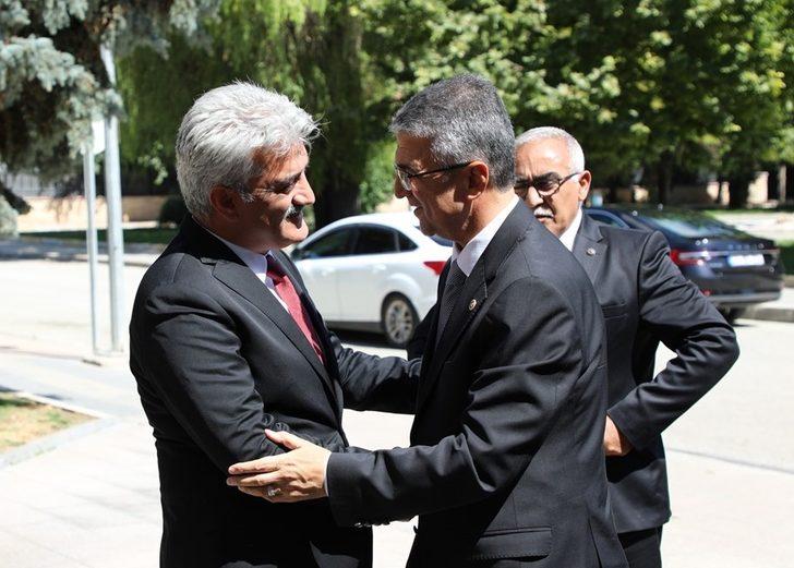 MHP Genel Başkan Yardımcısı Kamil Aydın'dan Vali Makas'a ziyaret G1