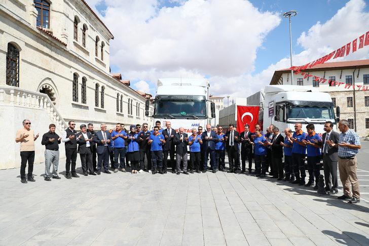 Sivas'tan Pakistan'daki selzedeler için 2 yardım tırı gönderildi G2