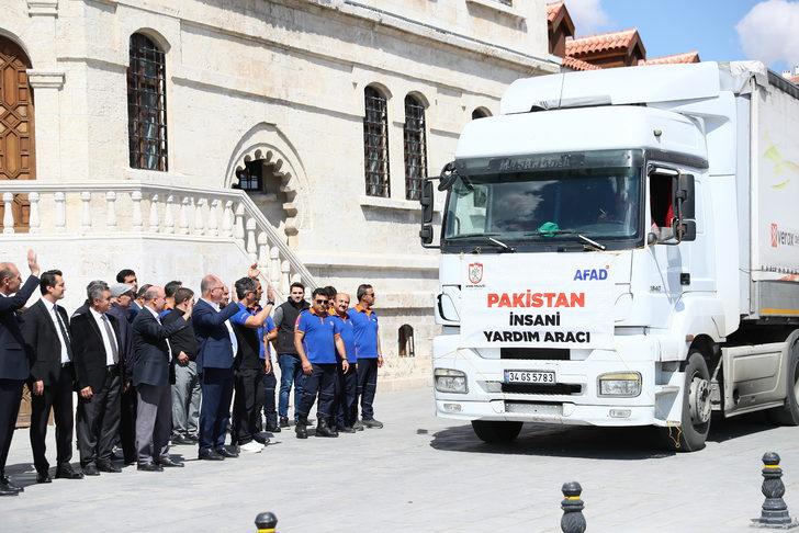 Sivas'tan Pakistan'daki selzedeler için 2 yardım tırı gönderildi G3