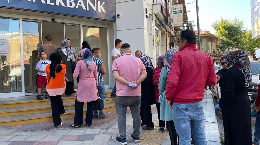 Afyonkarahisar'da vatandaşlar sosyal konut projesi için başvurularını yapmaya başladı