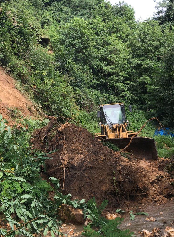 Rize'de şiddetli yağış heyelanlara yol açtı G4