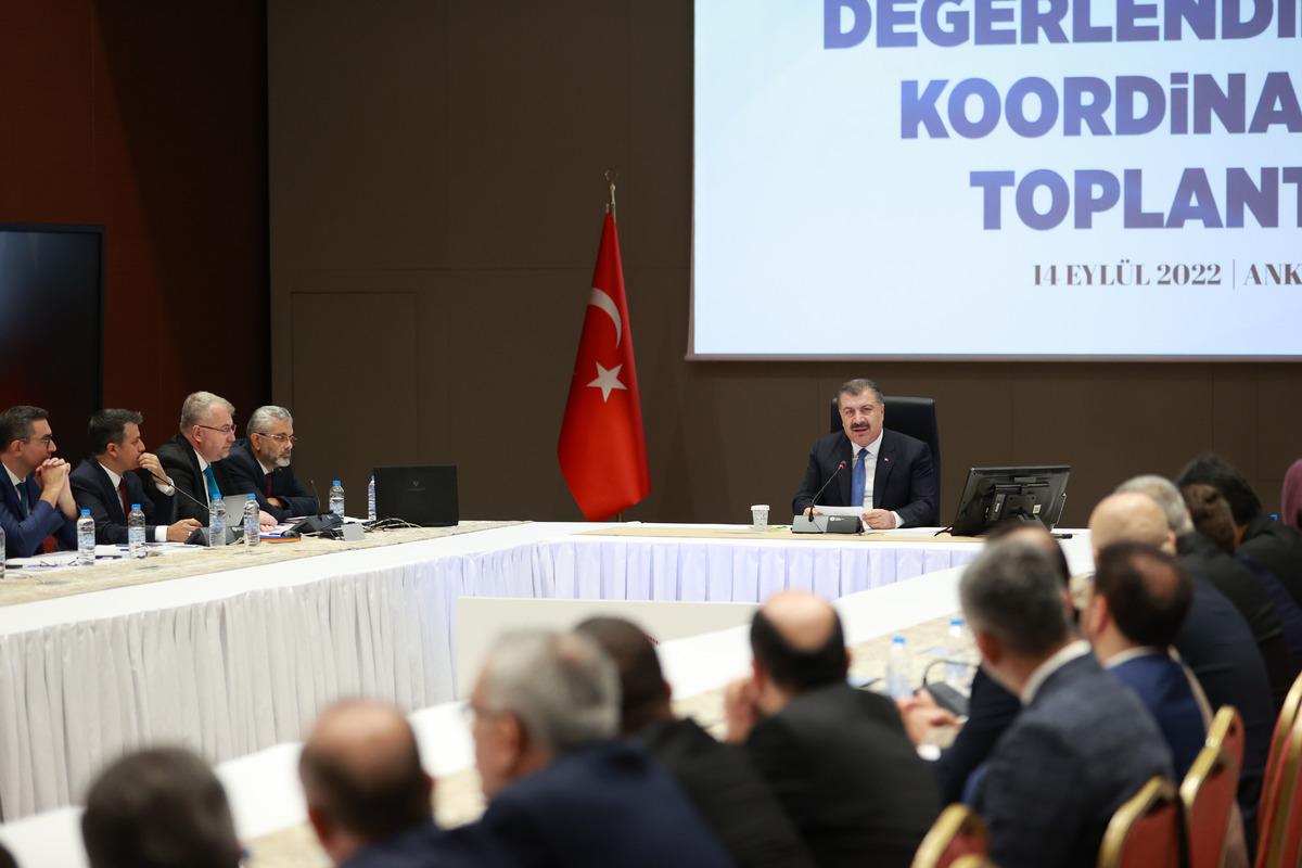 Sağlık Bakanı Koca, 81 il sağlık m&uuml;d&uuml;r&uuml; ile "Beyaz Reform" g&uuml;ndemiyle bir araya geldi: