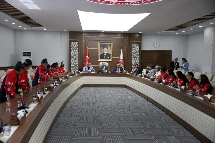 Cumhuriyet Üniversitesi ile Türkiye Kayak Federasyonu arasında iş birliği protokolü imzalandı G5