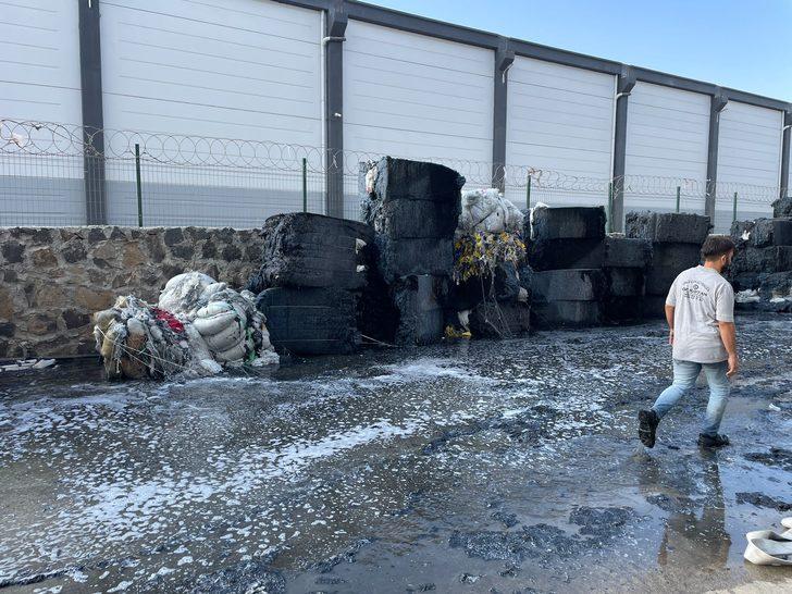 Gaziantep'te iplik ve pamuk fabrikasında çıkan yangında 4 itfaiyeci yaralandı G1