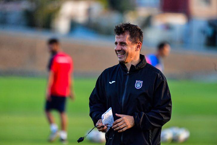 Emre Belözoğlu basın toplantısına damga vurdu! İtalyanca konuşması olay oldu! Fatih Terim sözleri ise çok konuşulur... G5