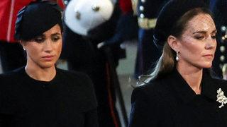 Prensler yan yana yürürken, eşleri ayrı ayrı gitti! Sebebi merak konusu