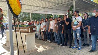 İzmir'de midibüs ile dolmuşun çarpıştığı kazada ölen kadın son yolculuğuna uğurlandı