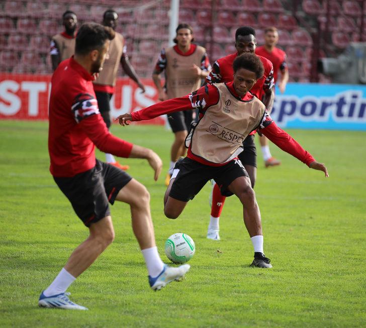 Sivasspor-CFR Cluj maçına hazır G3