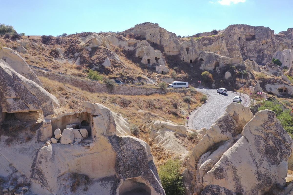 Kapadokya'da yol &ccedil;alışmasında peribacalarının yıkıldığı iddiasına yalanlama
