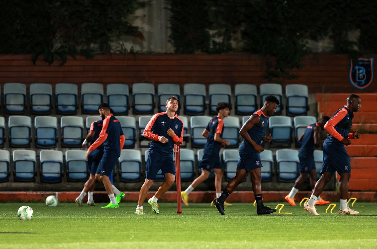 Medipol Başakşehir, Fiorentina ma&ccedil;ına hazır