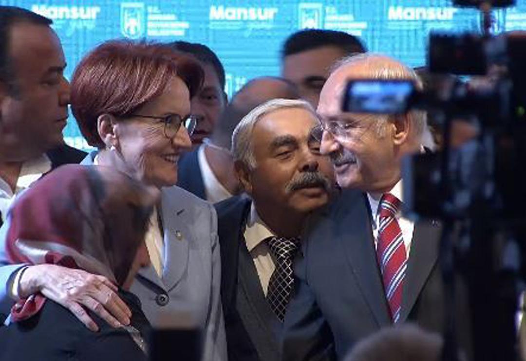 CHP lideri Kılı&ccedil;daroğlu'nun sahnede zor anları! Kalabalığın arkasından yanına geldi ve...