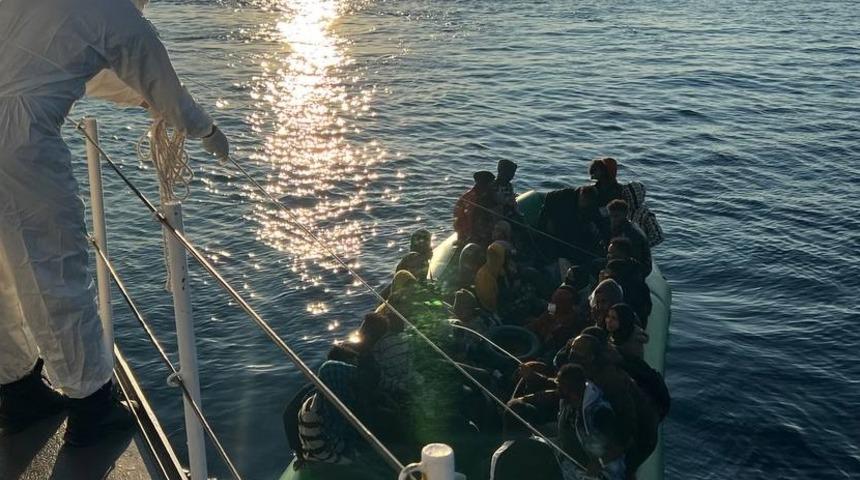 Ayvalık açıklarında 42 düzensiz göçmen yakalandı