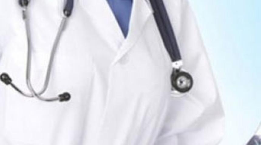 M&uuml;jde veren doktora dayak