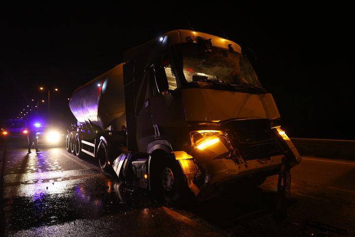 Edirne'de 2 tırın çarpıştığı kazada sürücü yaralandı G3