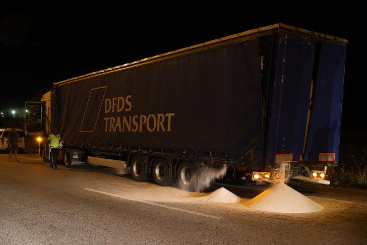 Edirne'de 2 tırın çarpıştığı kazada sürücü yaralandı G5