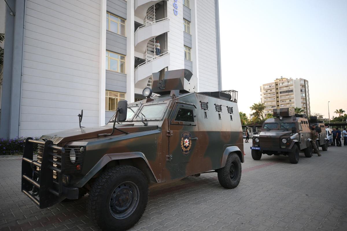 G&Uuml;NCELLEME - Mersin'de PKK/KCK operasyonunda 8 zanlı yakalandı