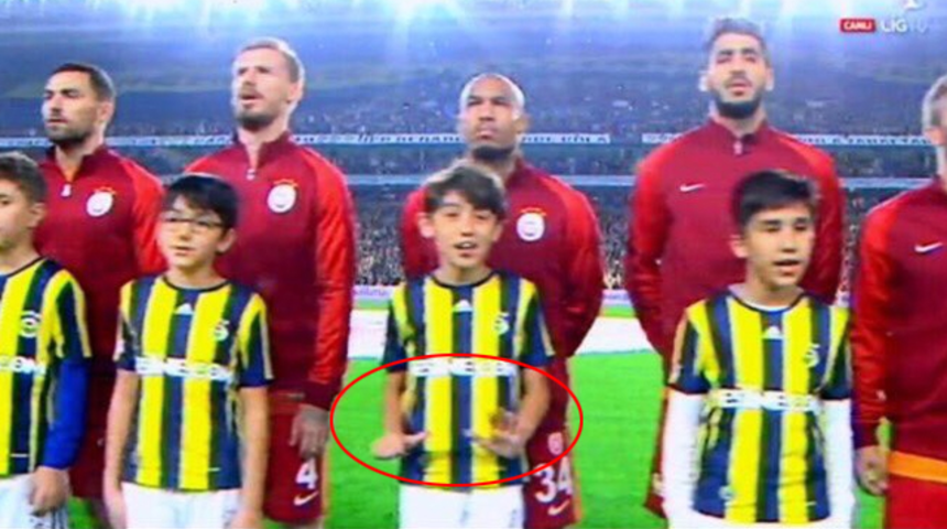 Fenerbah&ccedil;e Galatasaray Ma&ccedil;ına Damga Vuran Hareket Sosyal Medya &Ccedil;alkalandı!