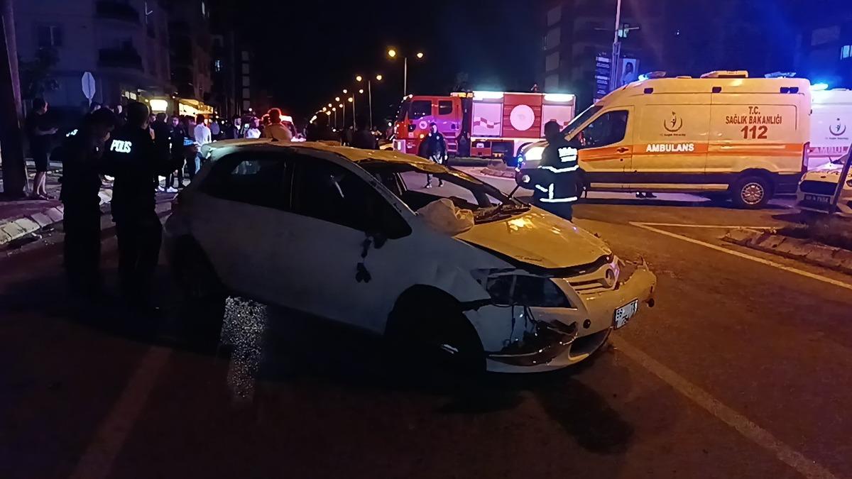 Tekirdağ'da iki otomobilin &ccedil;arpıştığı kazada 4 kişi yaralandı