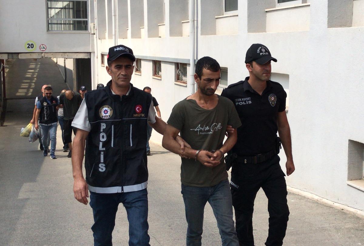 Adana'da uyuşturucu operasyonunda yakalanan 9 zanlı tutuklandı