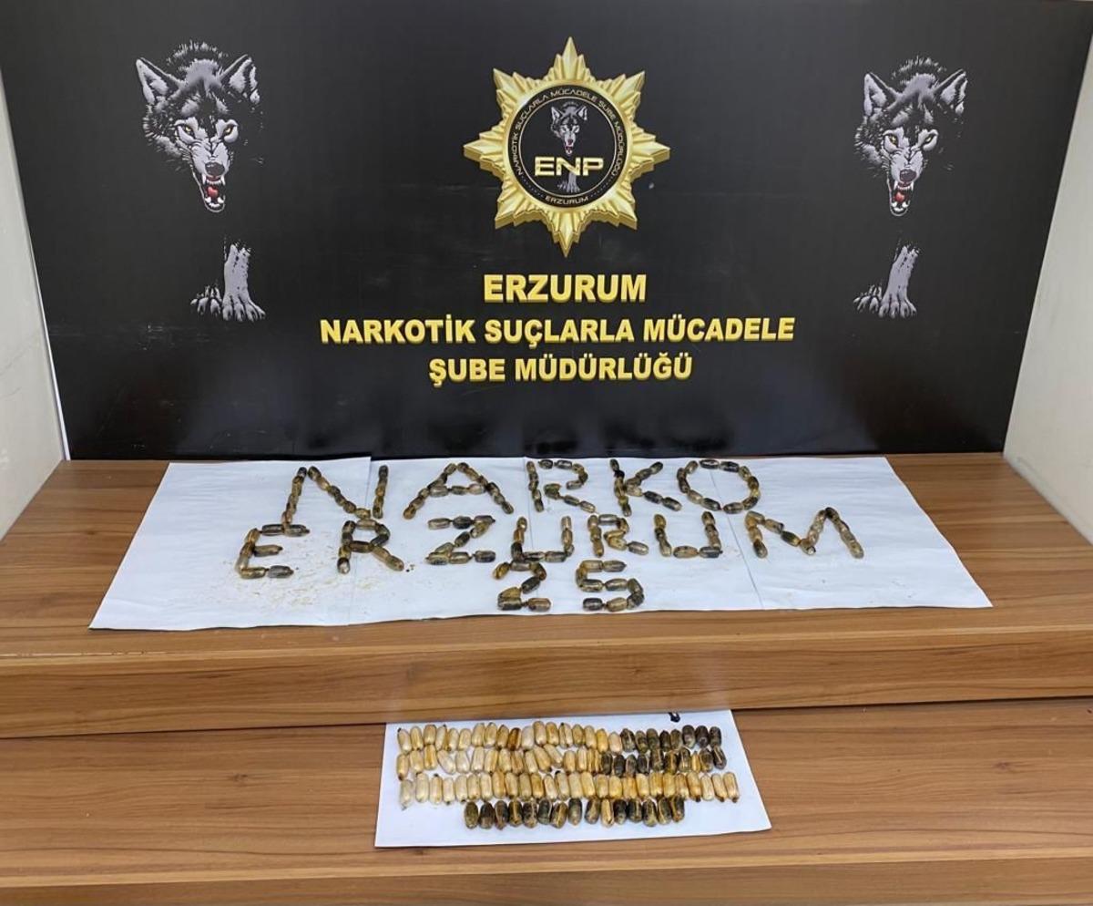 İran uyruklu 5 ş&uuml;phelinin v&uuml;cudundan 683 kaps&uuml;l uyuşturucu &ccedil;ıktı