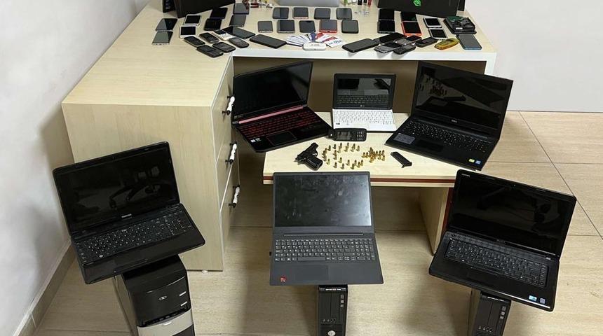 Telefonlara sahte mesaj göndererek dolandırıcılık yapan 24 şüpheli yakalandı