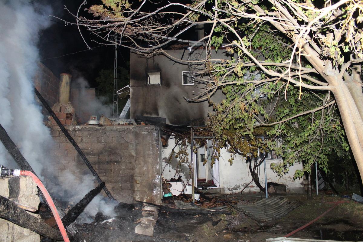 Kastamonu'da yangın sonucu bağ evinde hasar oluştu