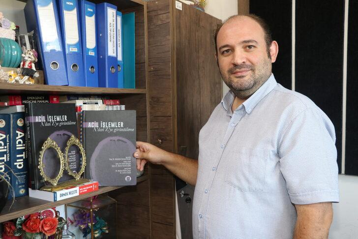 Erzurum'da doktorlar acil vakaların "karekod"la anlatıldığı kitap yazdı G2