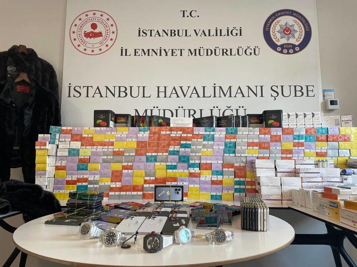 İstanbul Havalimanı'nda ele geçirilen gümrük kaçağı malzemeler sergilendi G3