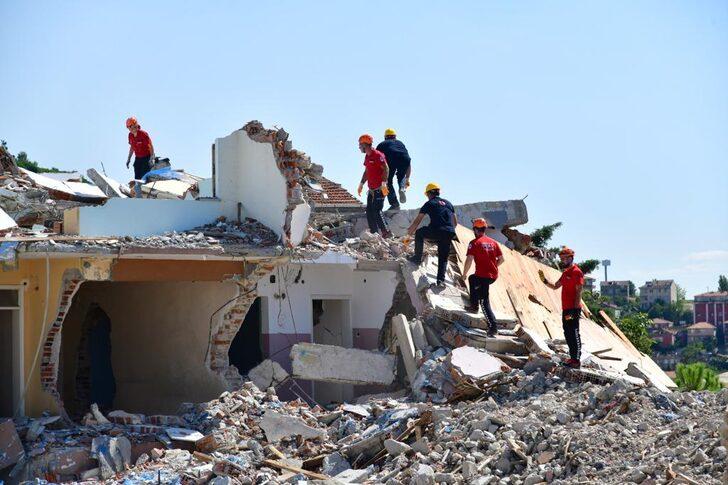 Pendik'te arama kurtarma ekibi deprem tatbikatı gerçekleştirdi G2