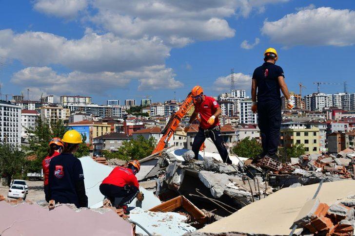 Pendik'te arama kurtarma ekibi deprem tatbikatı gerçekleştirdi G3