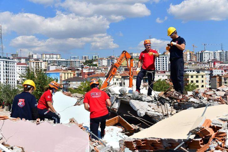Pendik'te arama kurtarma ekibi deprem tatbikatı gerçekleştirdi G5
