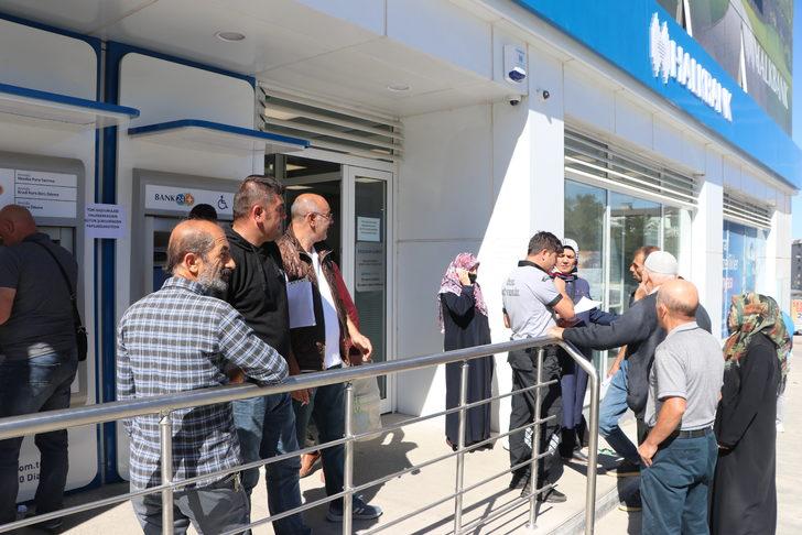 Ucuz konut için bankalara akın ettiler! Vatandaşlar: 'Kira öder gibi ev sahibi olacağız' G3