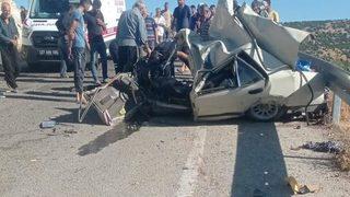 Gaziantep'te kamyonla otomobil çarpıştı, sürücüler yaşamını yitirdi, bir kişi ağır yaralandı