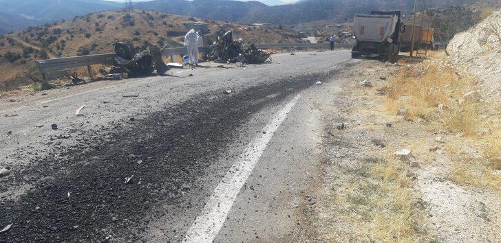 Gaziantep'te kamyonla otomobil çarpıştı, sürücüler yaşamını yitirdi, bir kişi ağır yaralandı G2