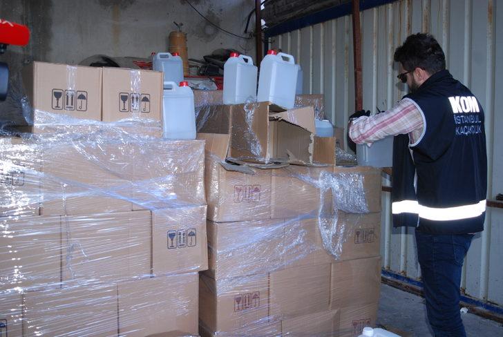 İstanbul'da sahte içki operasyonunda 5 şüpheli yakalandı G1